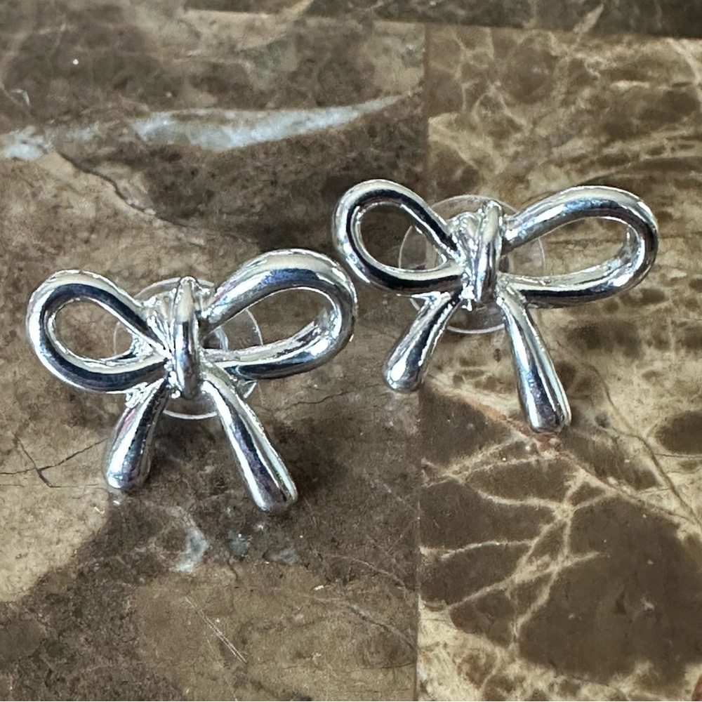 Silver Bow Earrings NWOT
